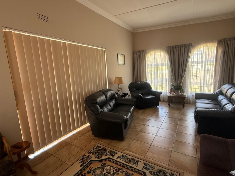 3 Bedroom Property for Sale in Heuwelkruin Eastern Cape